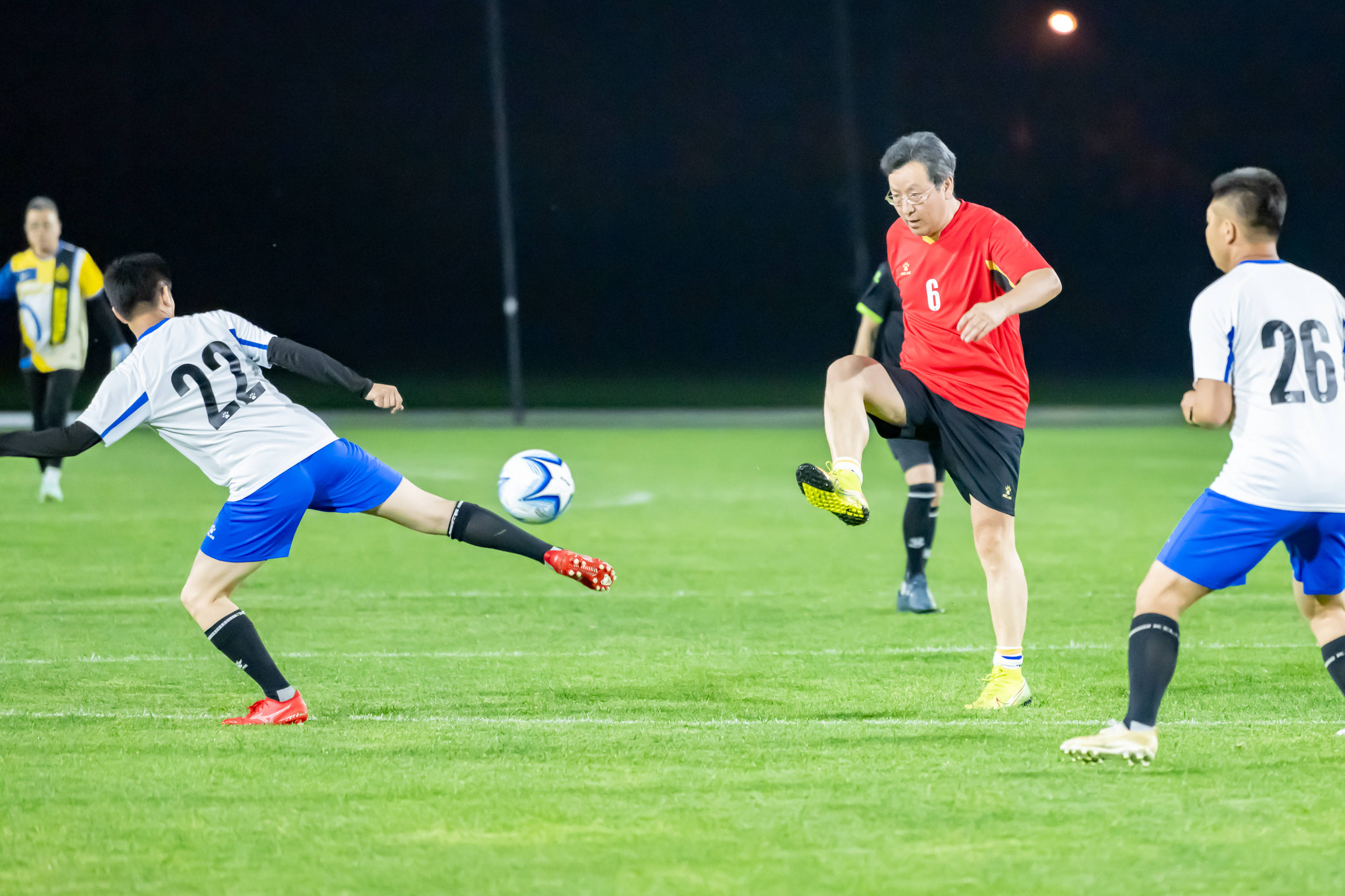 经被强势打 经被强势打