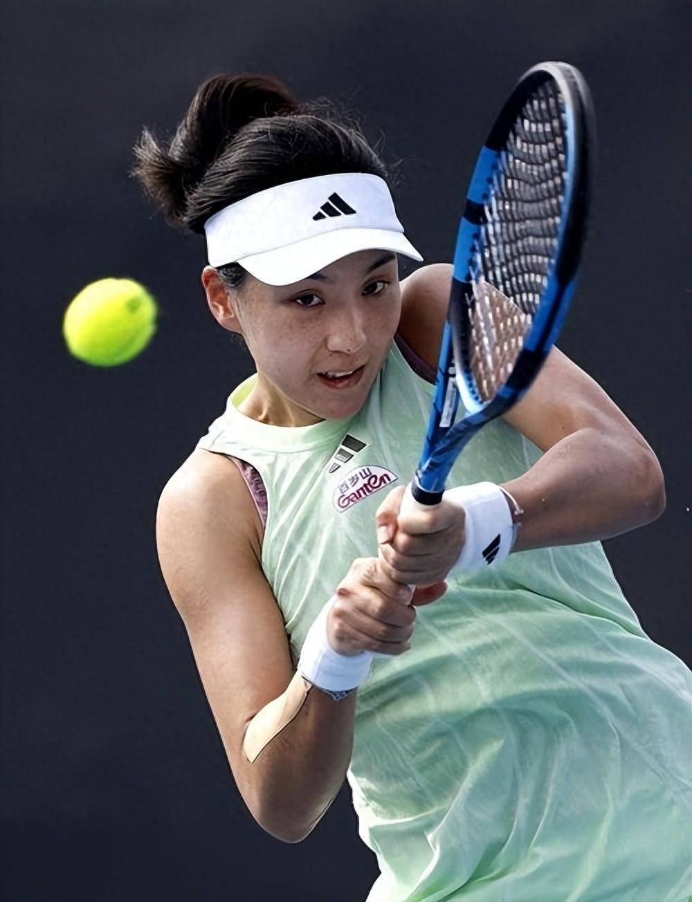 两位身处同 两位身处同